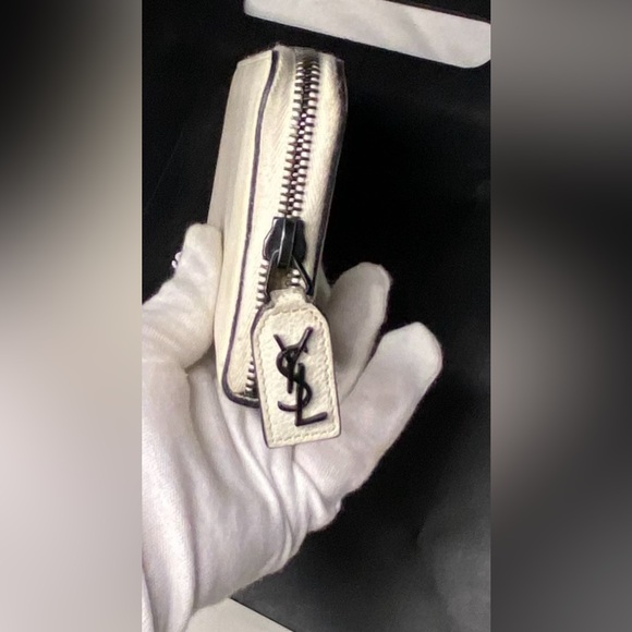 Saint Laurent Beige and Black wallet with gunmetal wristlet chain. - Picture 5 of 12